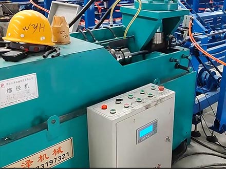 2022年9月27日鴻路鋼構(gòu)河南汝陽(yáng)基地水平支撐流水線(xiàn)安裝現(xiàn)場(chǎng)